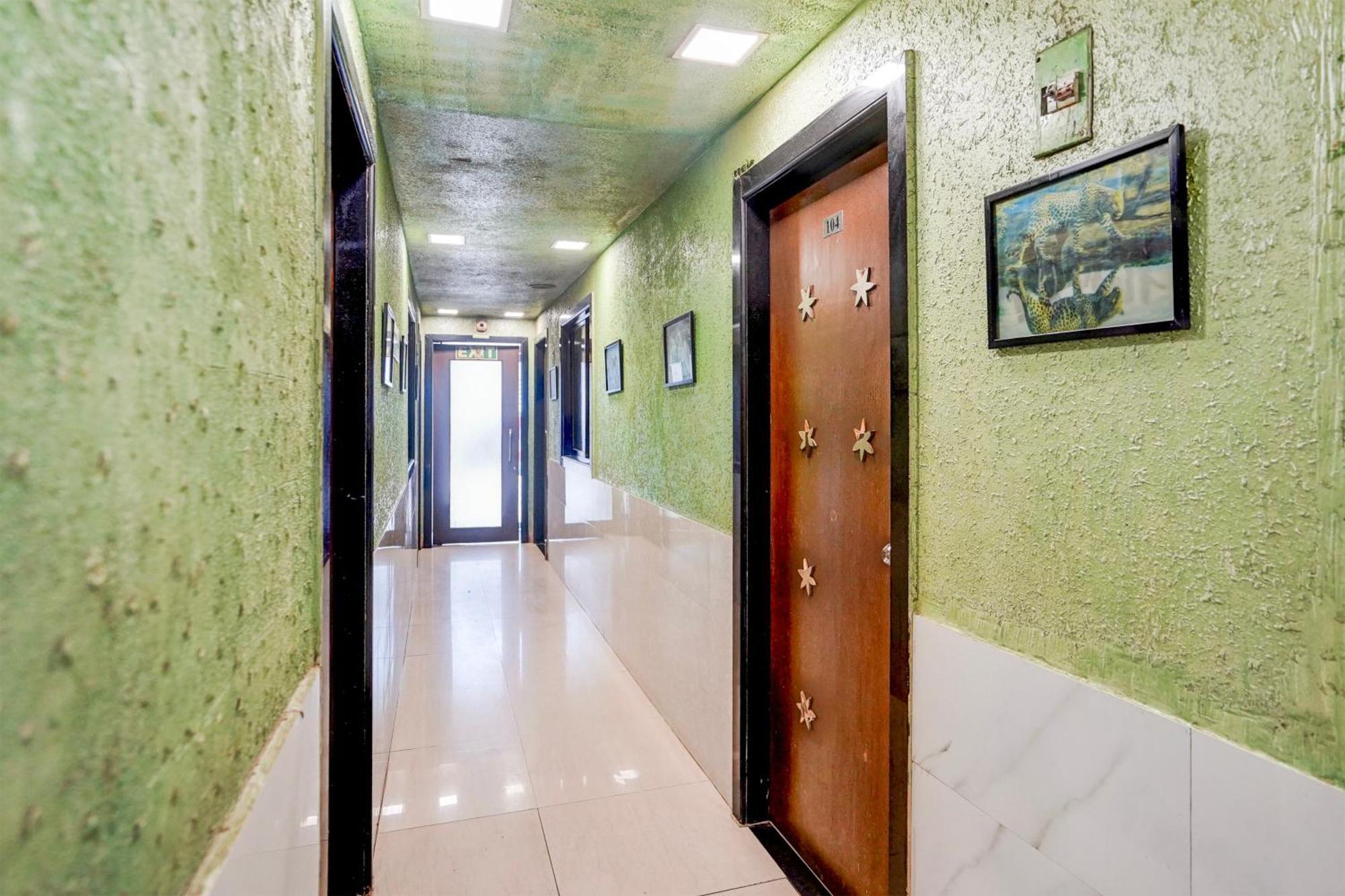Hotel O The Om Sai Residency ムンバイ エクステリア 写真